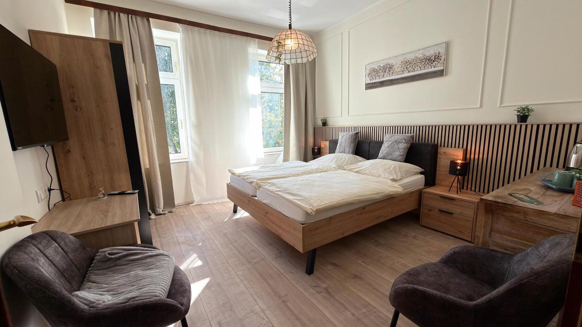 Doppel-/Zweibettzimmer mit Bad